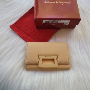 🔑 Salvatore Ferragamo Beige Leather 6 Key Holder